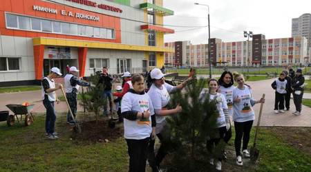 Акция по посадке деревьев прошла на территории нашего учреждения