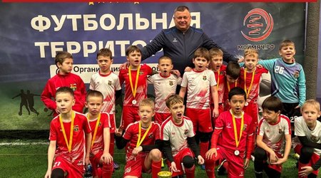 Холодная погода не остановила юных футболистов Спортивной школы 